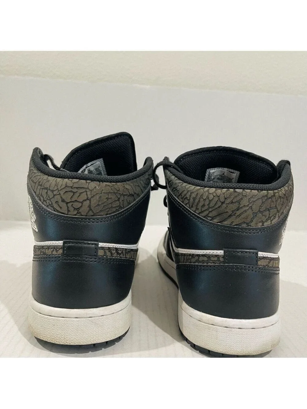 Men’s Jordan 1 Mid SE Panda Elephant Black & White High Top Shoes Size 9.5 US!